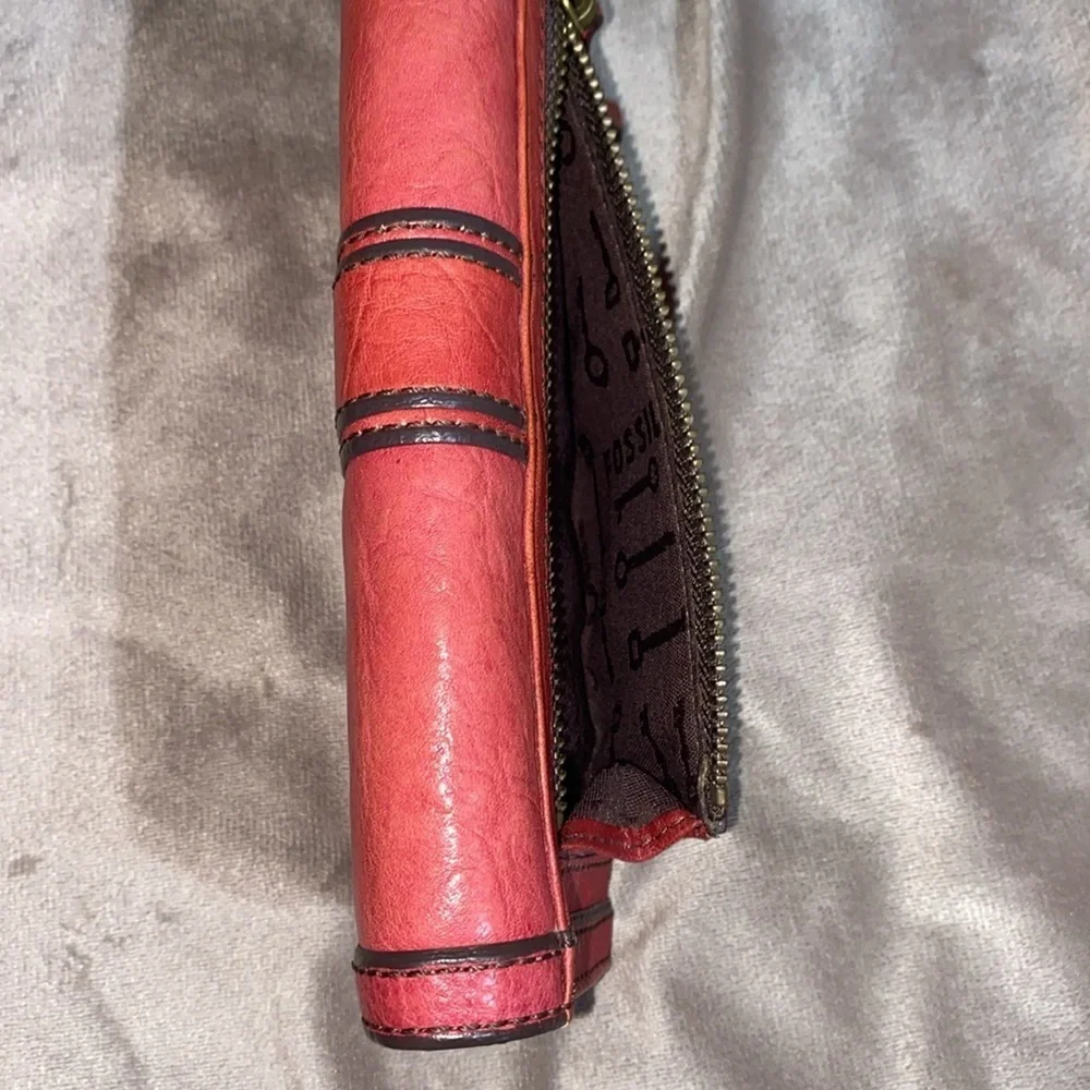 Fossil Red Leather trifold wallet with Vintage Charm